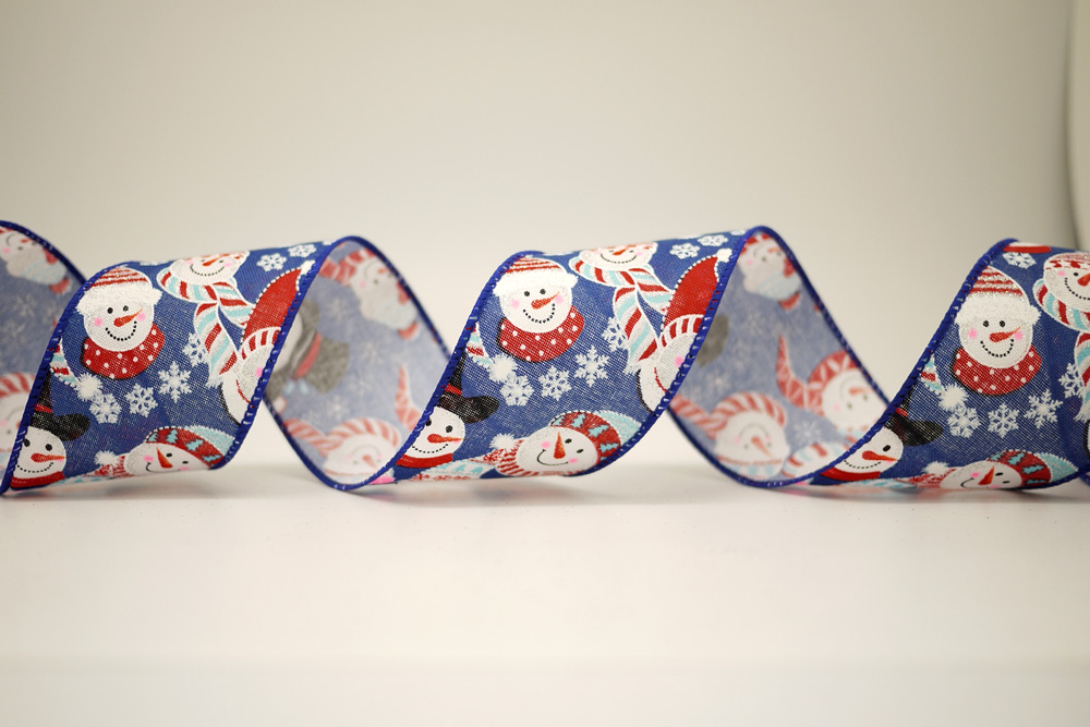 Радужная лента из искусственной мешковины со снеговиком