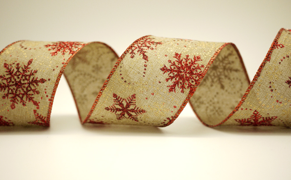 Лента с снежинками и пунктирной линией