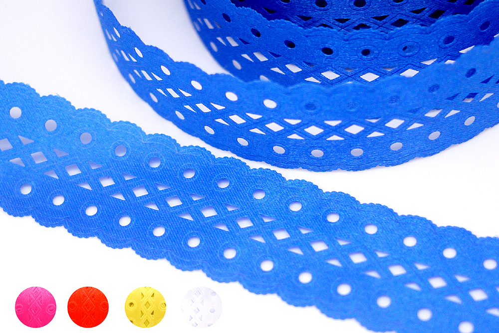 Széles szatén kivágott szalag