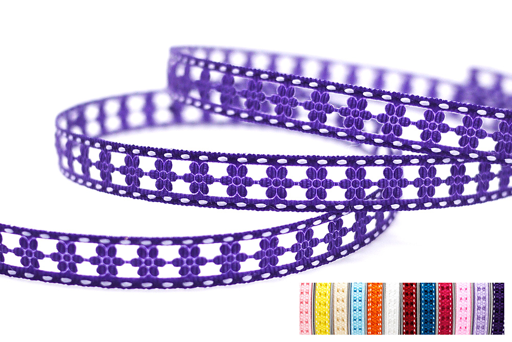 Leikattu kukka sivuompeleella nauhalla