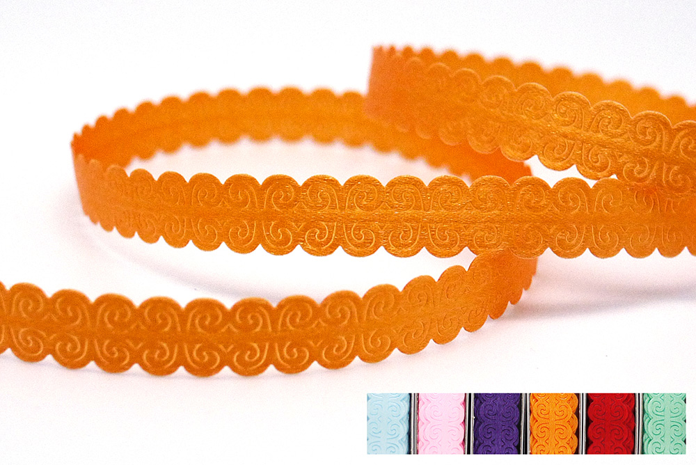 Κορδέλα με αποκομμένες πεταλούδες