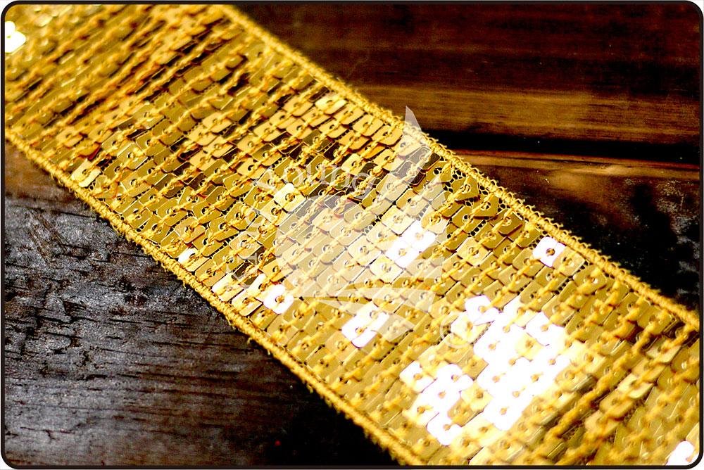 Flitterekkel díszített szalag