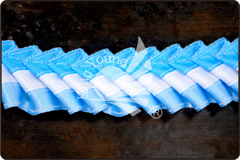 Gestreepte satijnen geplooide lint