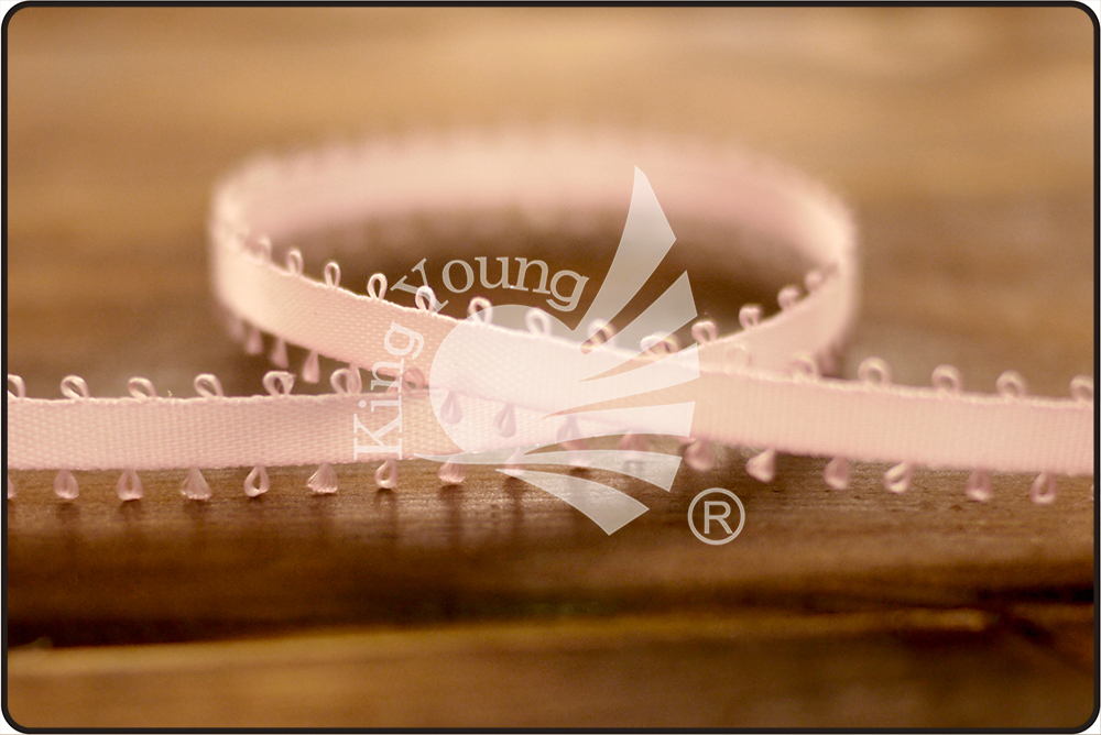 Nastro di raso con bordo a picot