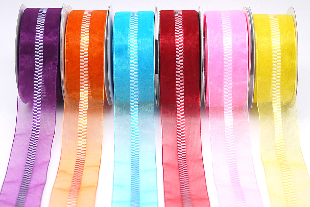 Ruudullinen keskiö organzanauhaa