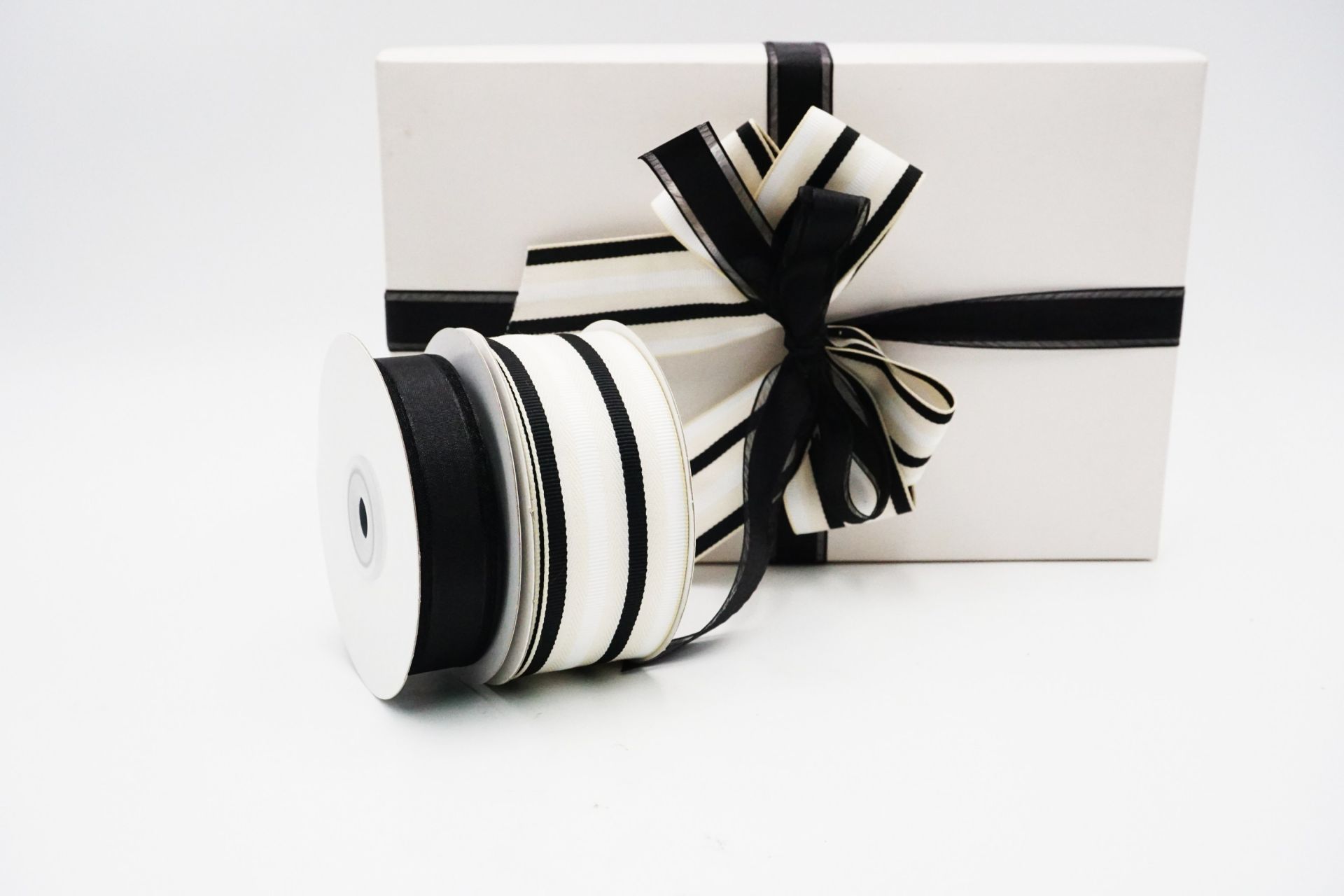 Wholesale elastic gift box ribbon for Wrapping and Decorating Presents 