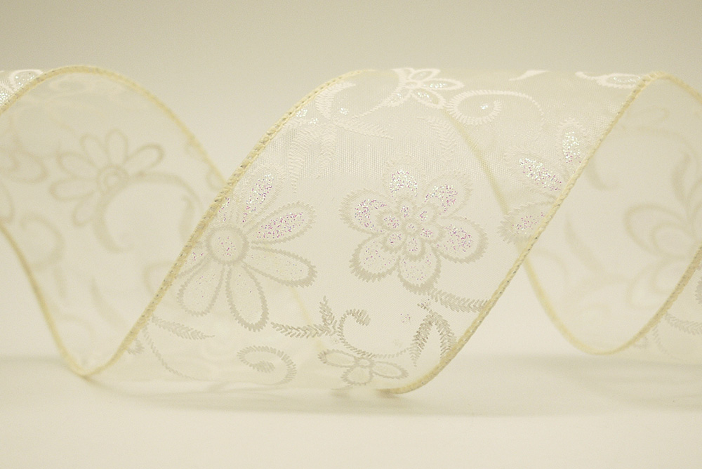 美しい小さな白い花のウェビング