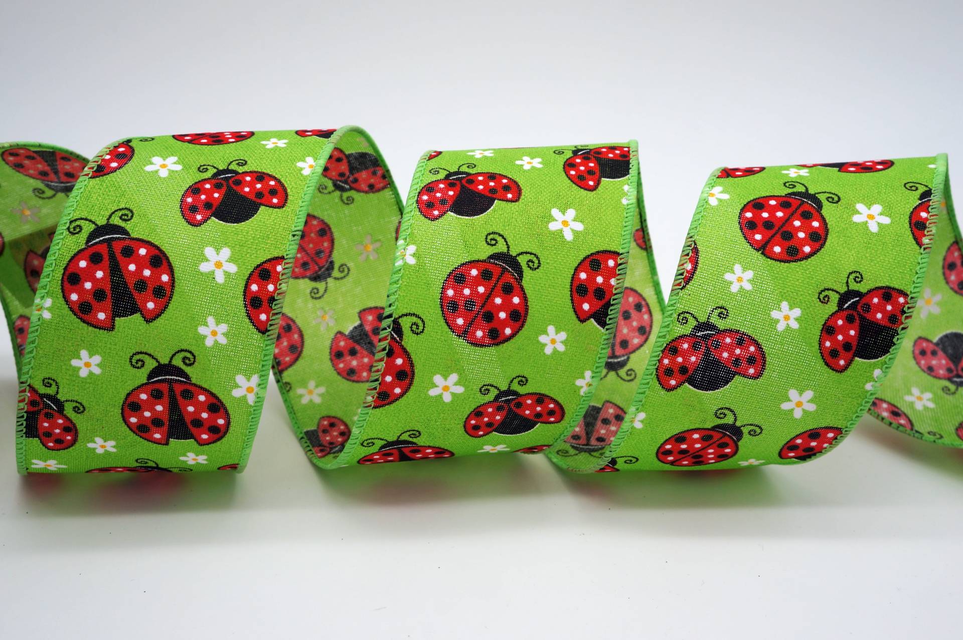 Стрічка з божими коровками