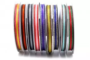 Nastro a righe strette con bordo metallico - Nastro a righe strette con bordo metallico