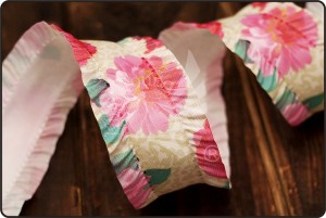 Pünkösdi rózsa mintás fodros szalag - Pünkösdi rózsa mintás fodros szalag