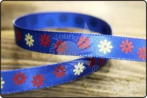 Satynowa wstążka z kwiatem stokrotki - Satynowa wstążka z nadrukiem stokrotki