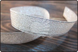 Сверкающая металлическая лента серебряного цвета - Сверкающая металлическая лента серебряного цвета