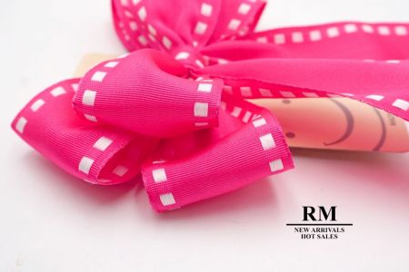 Lazo de cinta de grosgrain rosa intenso con costura blanca y 6 bucles_BW636-K1284-6