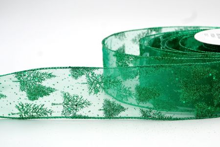 Vihreä läpinäkyvä lumisilla kimaltelevilla männyillä_KF7632GH-3