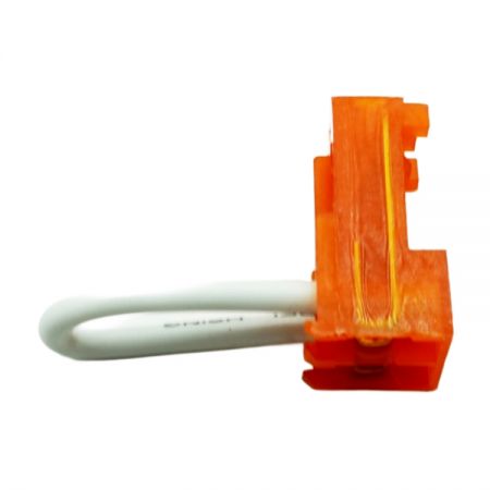 Vista lateral del bucle del cable de salto, destacando la flexibilidad y la resistencia.