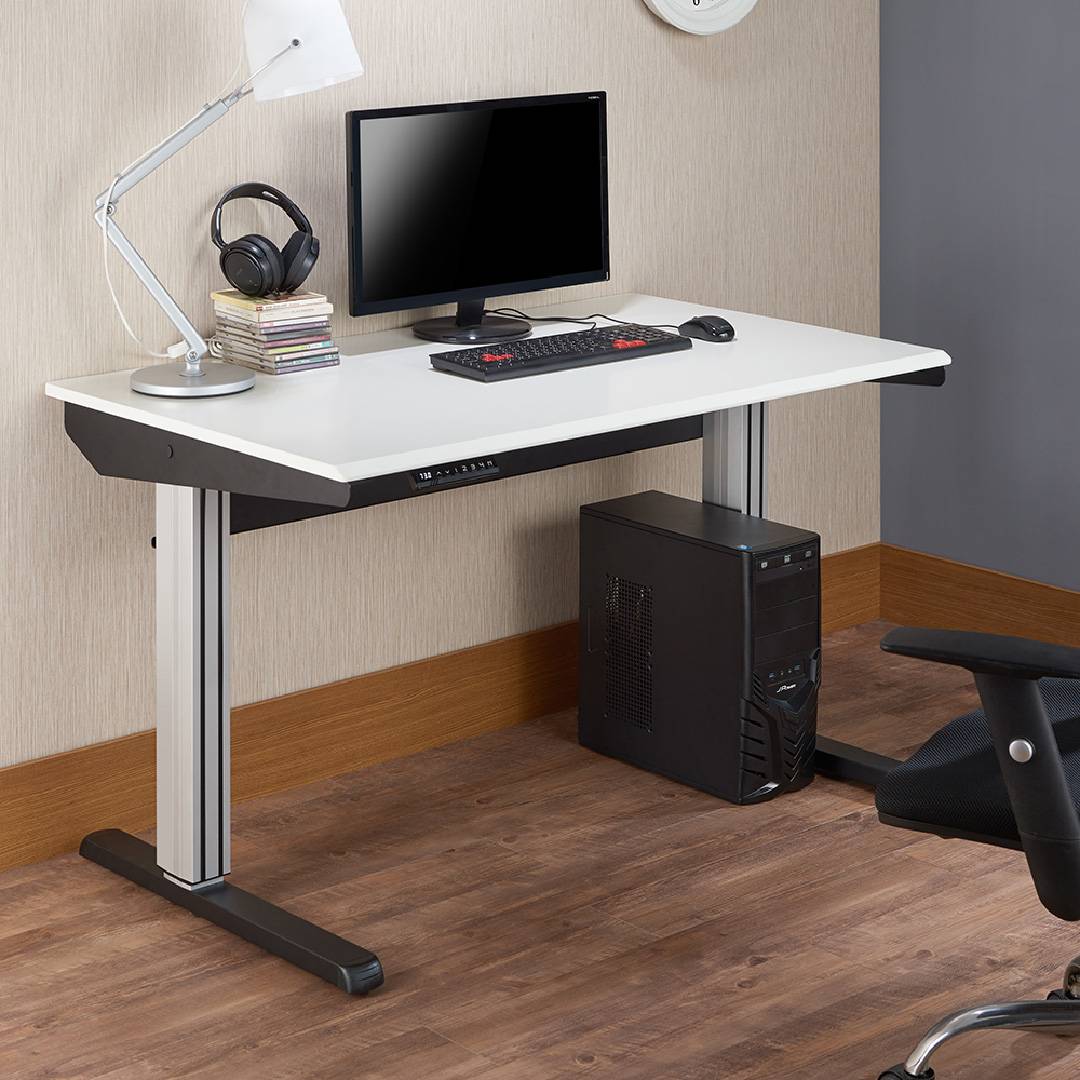 Büro, Schreibtisch, drei Schubladen, dunkelbraun, schlichte Winde.