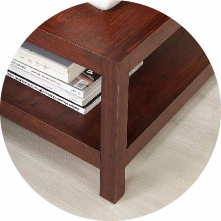 Váhu podpírají dlouhé dřevěné pásy.