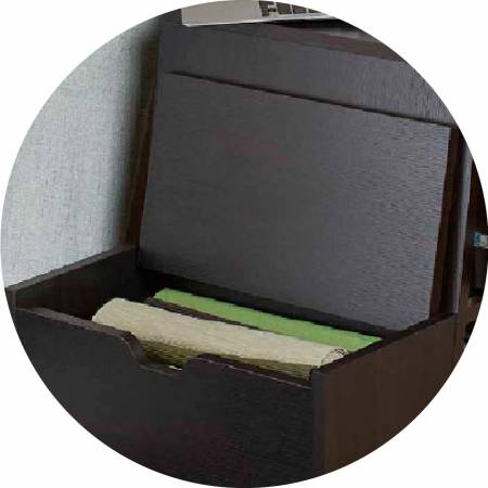 Úložný prostor ve stylu odklápěcího krytu.