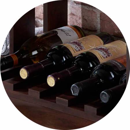 Podem ser colocadas 5 garrafas de vinho na horizontal.