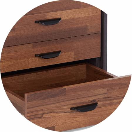 Tři bezpečnostní výsuvné zásuvky.