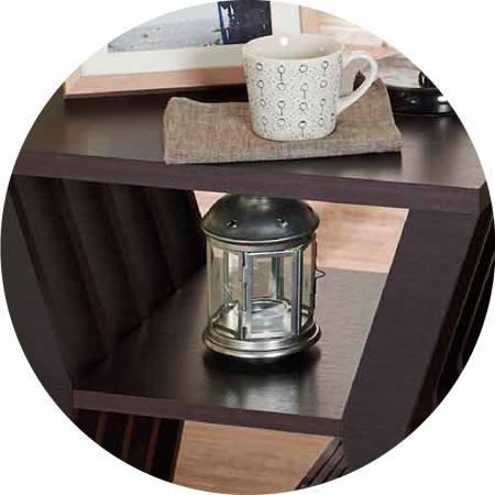 Šrouby na dřevěný nábytek: zajištěné na hlavním panelu nosné konstrukce.