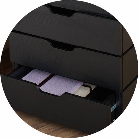 Drážkovaná rukojeť, ergonomická.