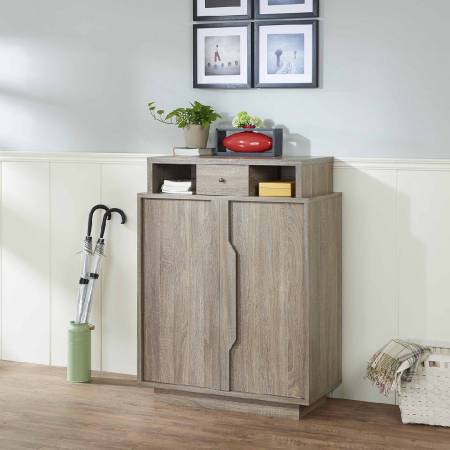 Colore bianco invecchiato, aderente a tutto.