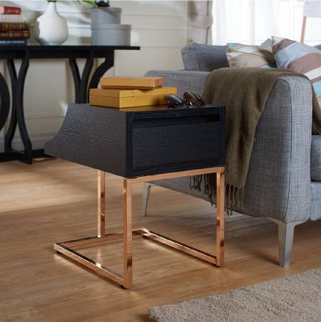 Mezera je ekvivalentní úchytce zásuvky.