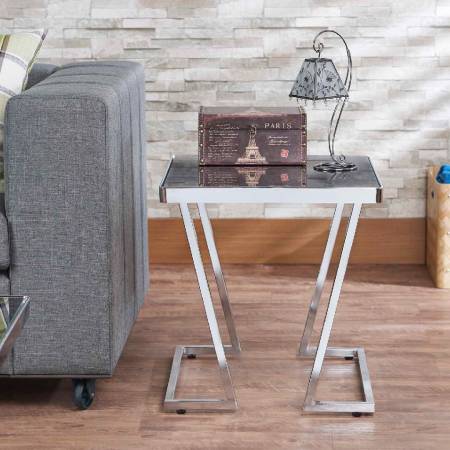 Mesa auxiliar de vidrio negro con patas de poste de metal en forma de V - Tablero de mesa de cristal con rayas negras y patas de mesa galvanizadas.