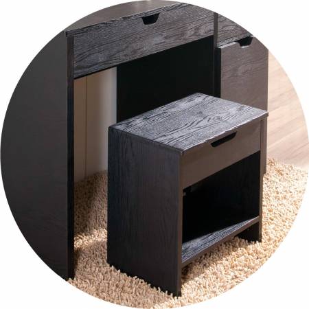 Bringen Sie einen Schminkstuhl an.