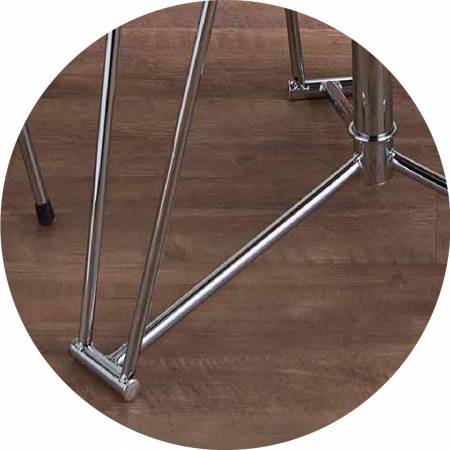 Tischfuß-Mining-Kombination aus drei umgekehrten Dreiecken.