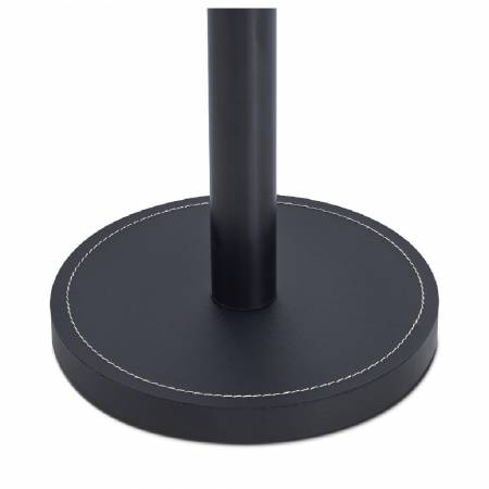 Kožený podstavec je vyroben z černé kůže pro zvýšení kvality a zdobený šitím.