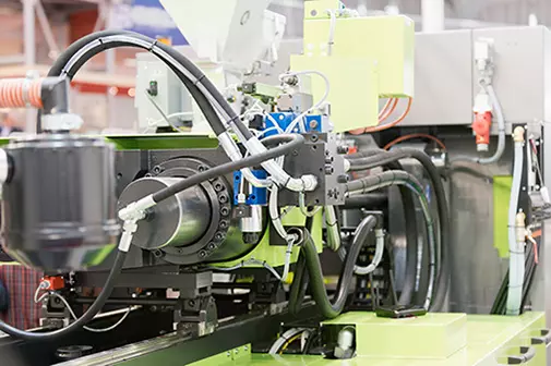 الهيدروليكا في حقن البلاستيك.