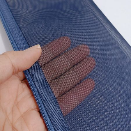 Сетчатая текстурированная сумка на молнии