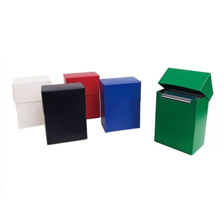 Caixa de Baralho PP - A caixa de baralho é feita de material PP durável e é projetada com uma tampa auto-travante para proteger suas cartas valiosas