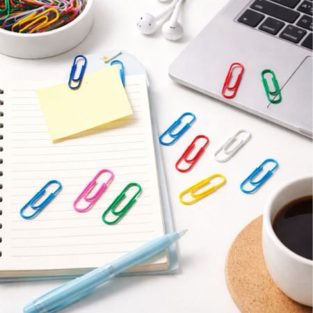 مشابك ورق ملونة مخصصة من مصنع محترف لمجموعات القرطاسية ذات العلامات التجارية والمستلزمات المكتبية.