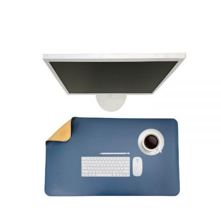 Коврик для письменного стола из искусственной кожи.