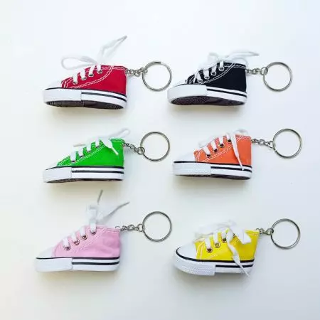 Spor Ayakkabı Anahtarlık - Parlak renkleri ve simli renkleriyle el yapımı anahtarlık ayakkabılar sevimli ve havalıdır, arkadaşlarınızın dikkatini çekebilir