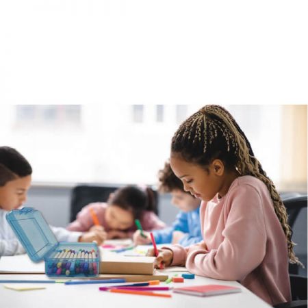 Caja de Lápices de Plástico