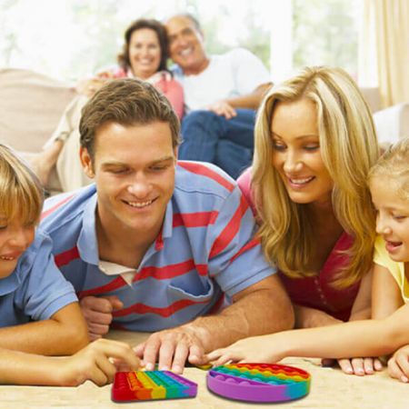 Pedido em grande quantidade de brinquedos sensoriais amigáveis para viagem