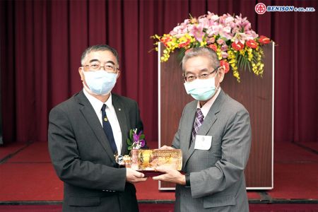 恭賀廖本泉總經理當選 台灣塑膠製品工業同業公會第20屆 理事長-受贈禮品