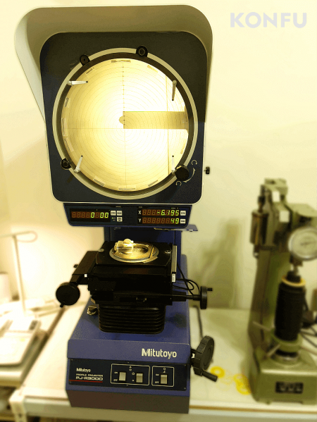 High-Magnification Profile Projector