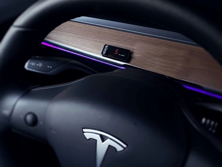 El controlador de aceleración encaja en el Tesla