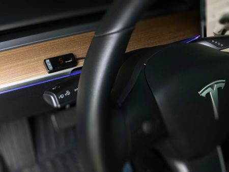 Bộ điều khiển ga dễ dàng cắm và chạy.