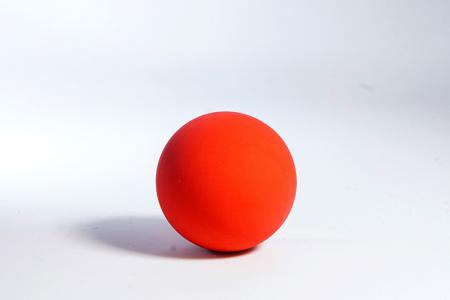 Balle de racquetball améliorée - La balle de racquetball améliorée est conçue pour les jeunes joueurs.