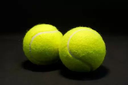 Type 2 Tennis Ball / Competition - Type 2 Tennis Ball are available in pressurized and pressureless design.