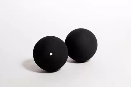 Balle de Squash White Dot / Entraînement - La balle de squash White Dot convient aux joueurs intermédiaires.