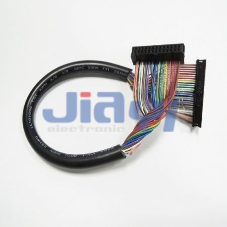 Conector IDC de 2,54 mm conectando cabo redondo