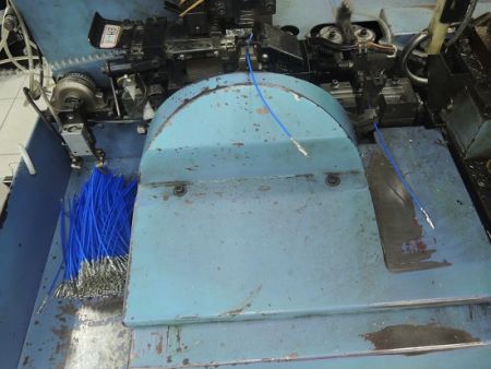 Crimpatura dei terminali tramite macchina automatica