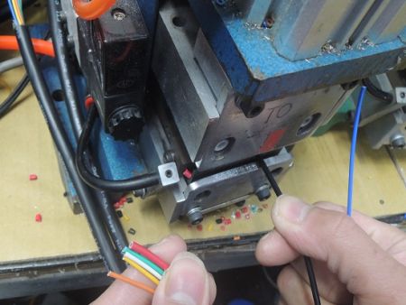 Rimuovere la giacca del filo